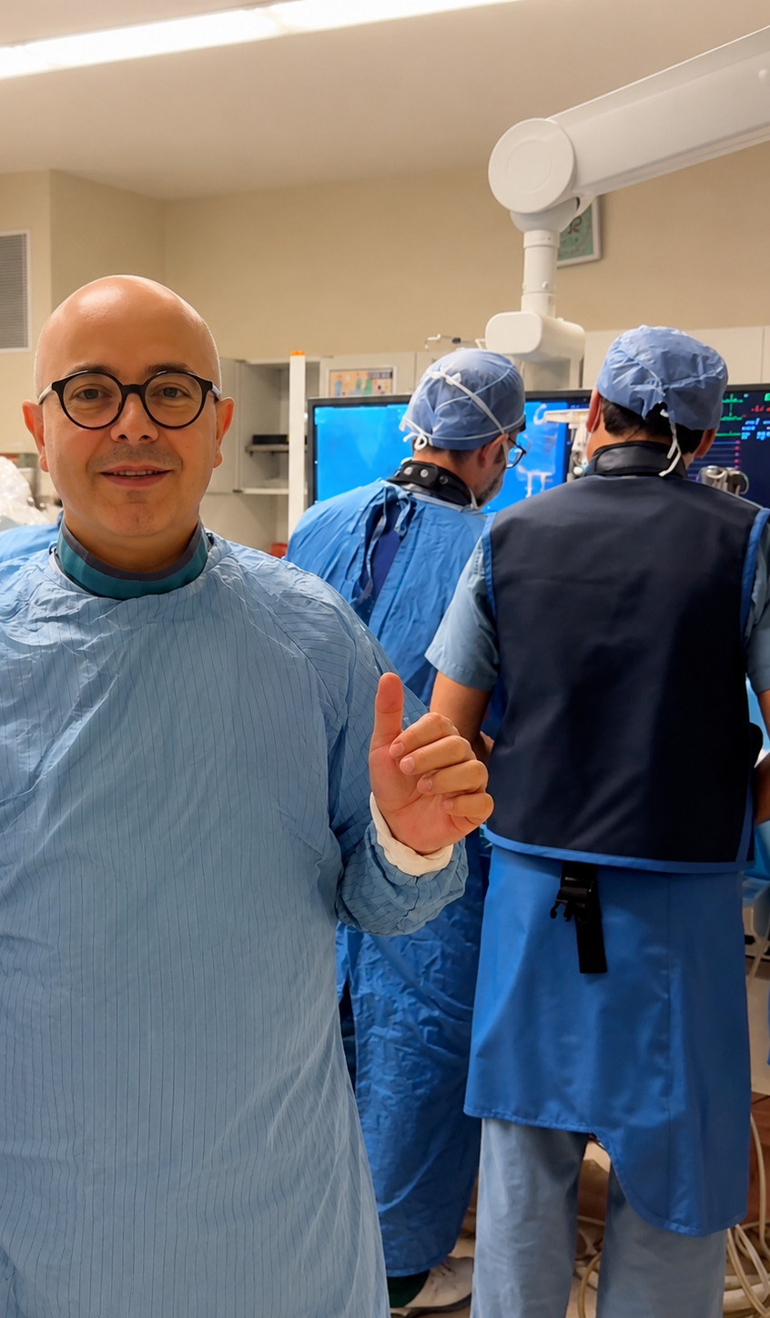 Doç. Dr. Seçkin Satılmış anjiyografi laboratuvarında