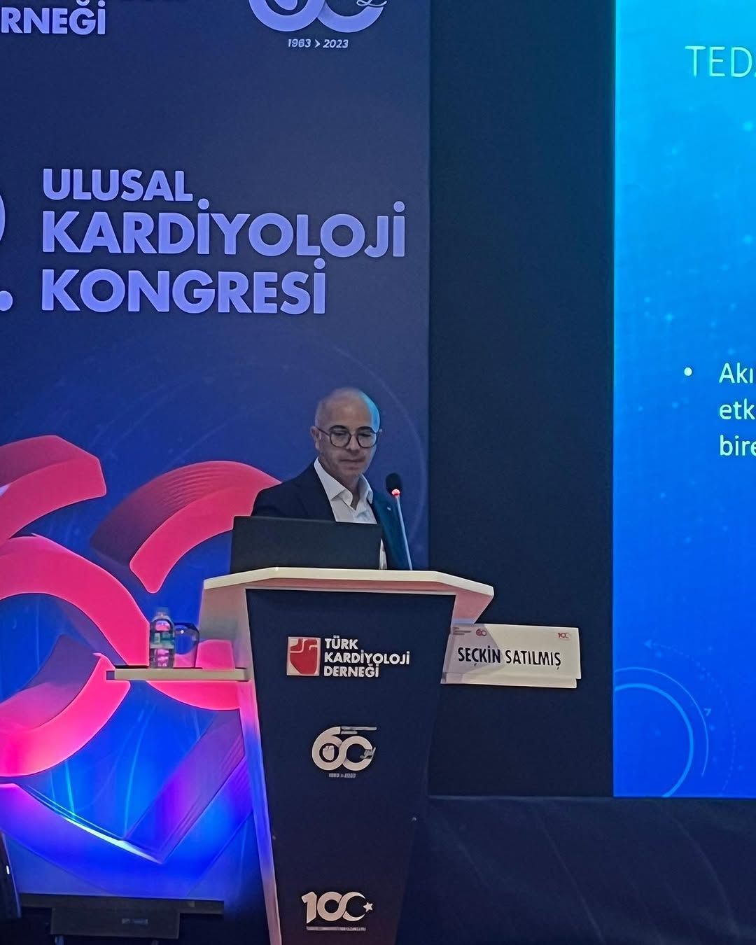 Doç. Dr. Seçkin Satılmış, 39. Ulusal Kardiyoloji Kongresi'nde kürsüde